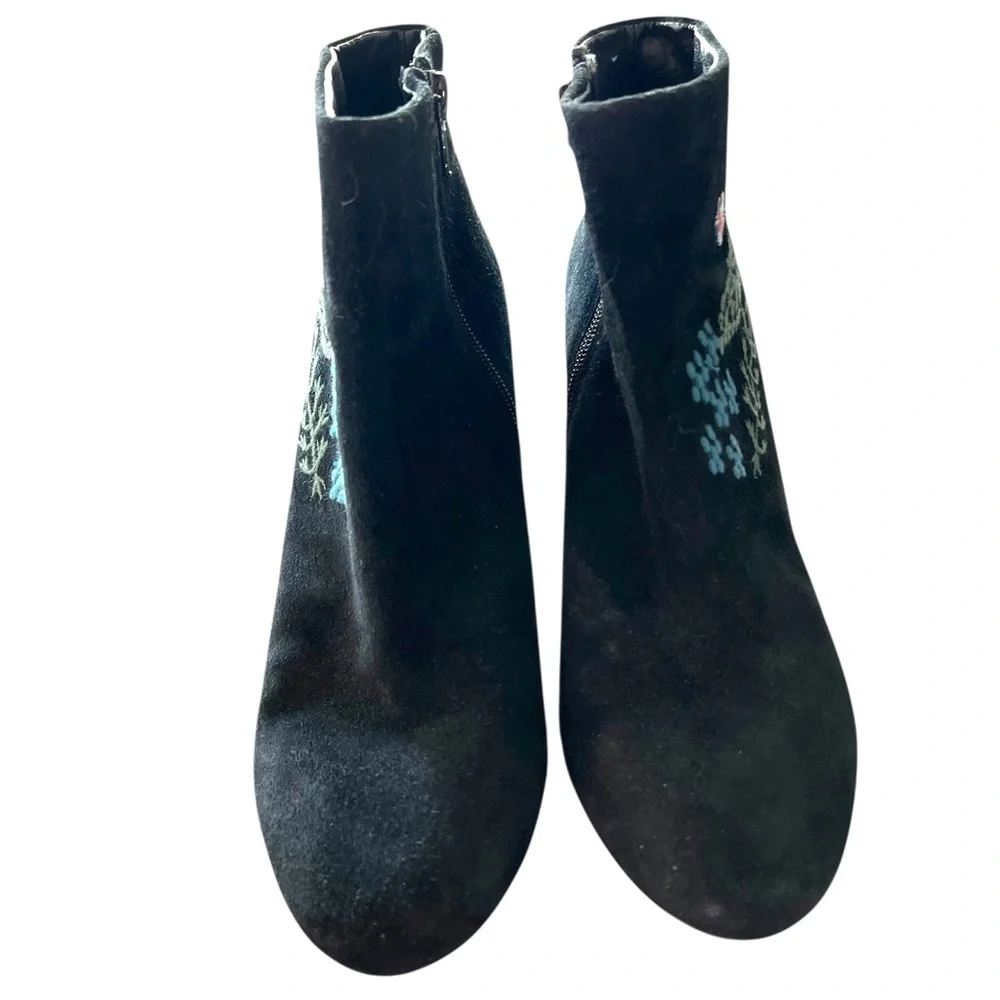 NANETTE LEPORE Beverly Black Suede Embroidered Boots Size 8.5 Heel 1770-17